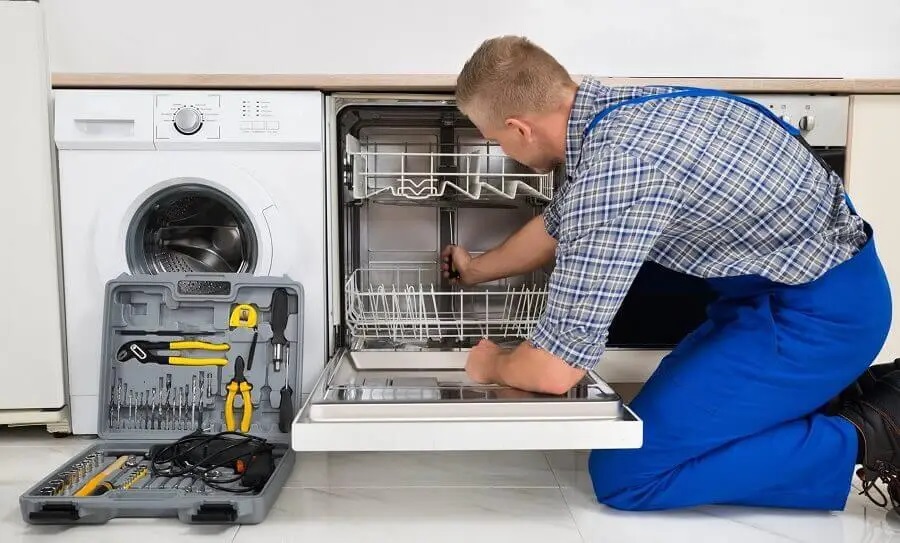 Sincan Hoover servisi teknisyen ekibi beyaz eşya tamiri yaparken